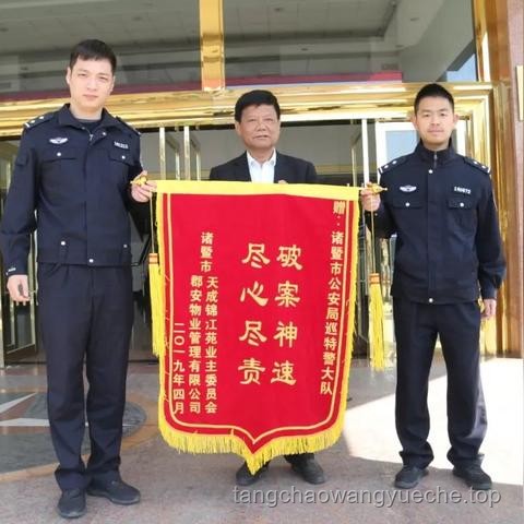 小偷被特警追到体力不支乖乖等抓：一场正义与体力的较量